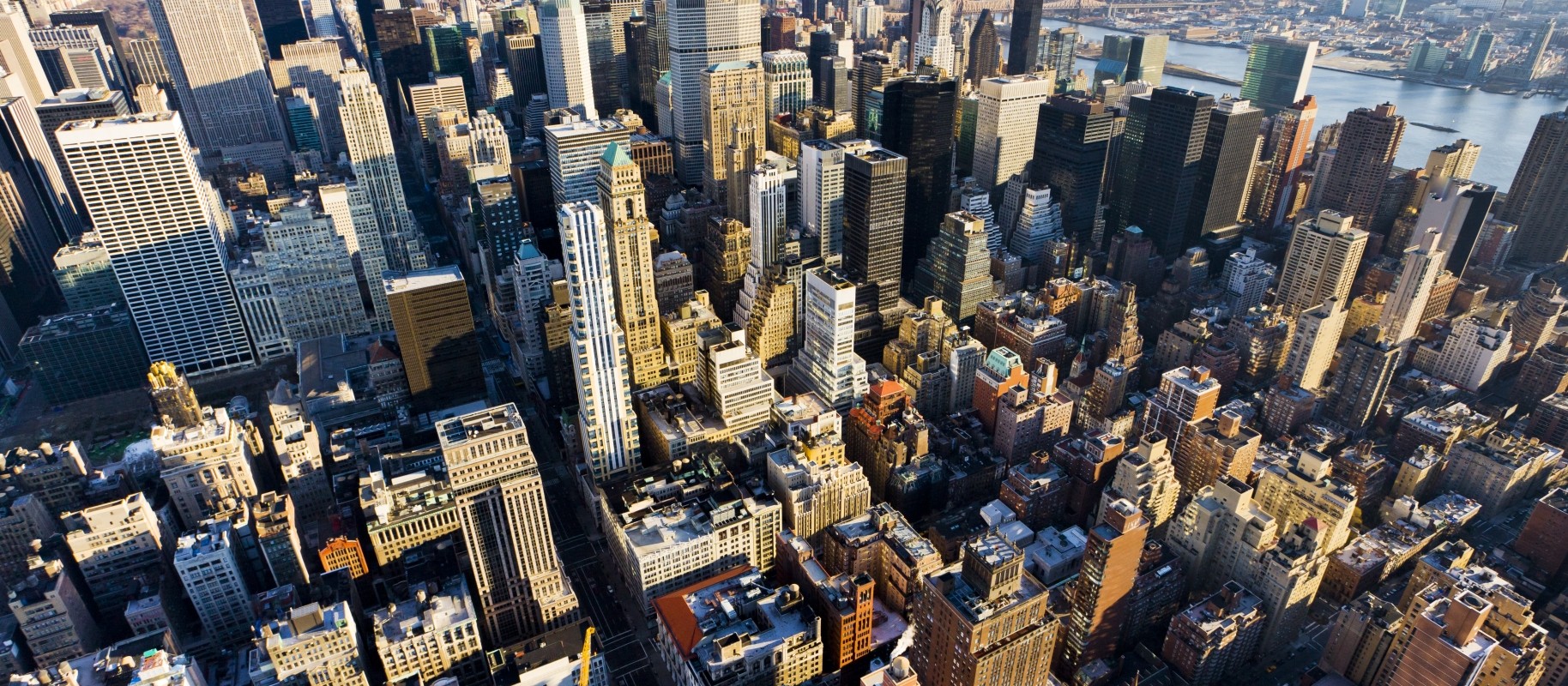 stockfresh_1738847_view-of-manhattan-from-the-empire-state-building-new-york-city_sizeM